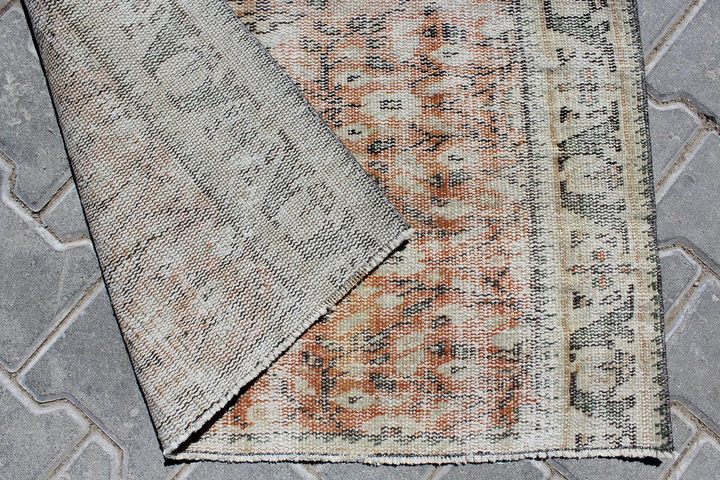 Vintage Hand-Knotted Wool Rug 89 x 193 cm Isparta Turkey