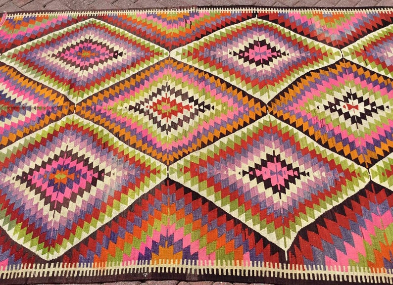 Vintage käsintehty Kilim-matto 264cm x 173cm lastenhuoneeseen