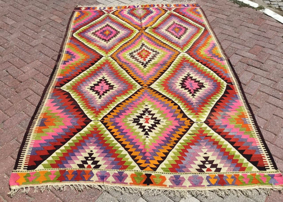 Vintage käsintehty Kilim-matto 264cm x 173cm lastenhuoneeseen