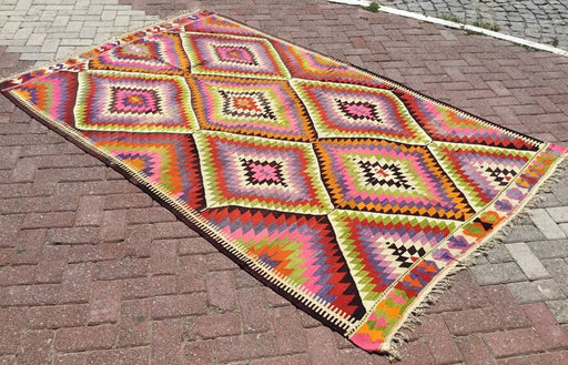 Vintage käsintehty Kilim-matto 264cm x 173cm lastenhuoneeseen