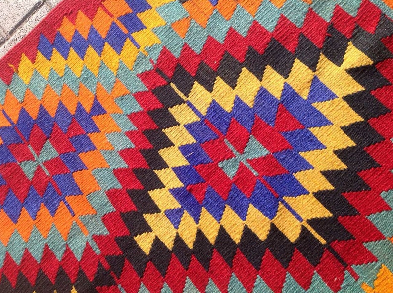 Vintage käsinkudottu Kilim-matto 127cm x 91cm Ainutlaatuinen muotoilu