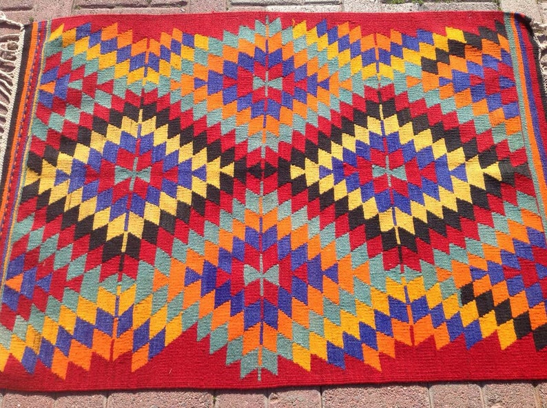 Vintage käsinkudottu Kilim-matto 127cm x 91cm Ainutlaatuinen muotoilu