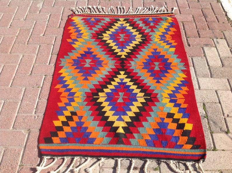 Vintage käsinkudottu Kilim-matto 127cm x 91cm Ainutlaatuinen muotoilu