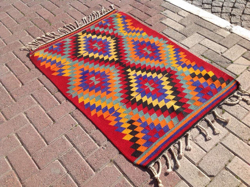 Vintage käsinkudottu Kilim-matto 127cm x 91cm Ainutlaatuinen muotoilu