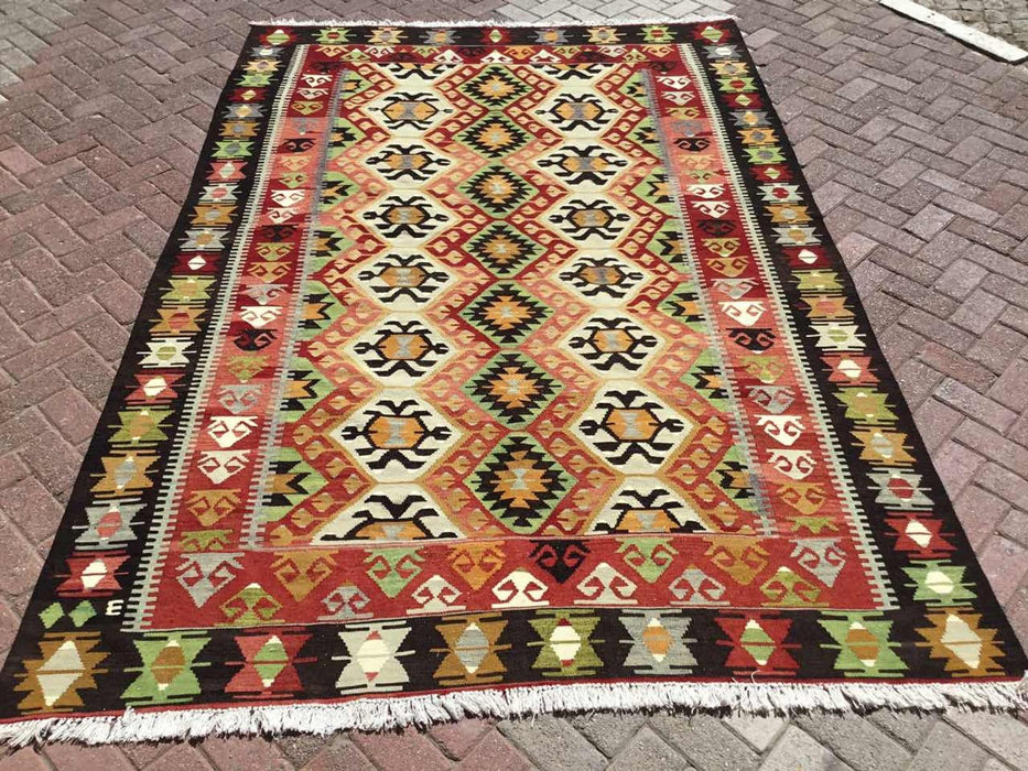 Vintage käsinkudottu Kilim-matto 267cm x 203cm Konya Turkey