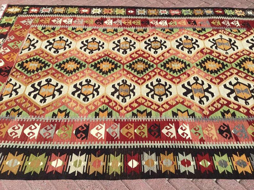 Vintage käsinkudottu Kilim-matto 267cm x 203cm Konya Turkey