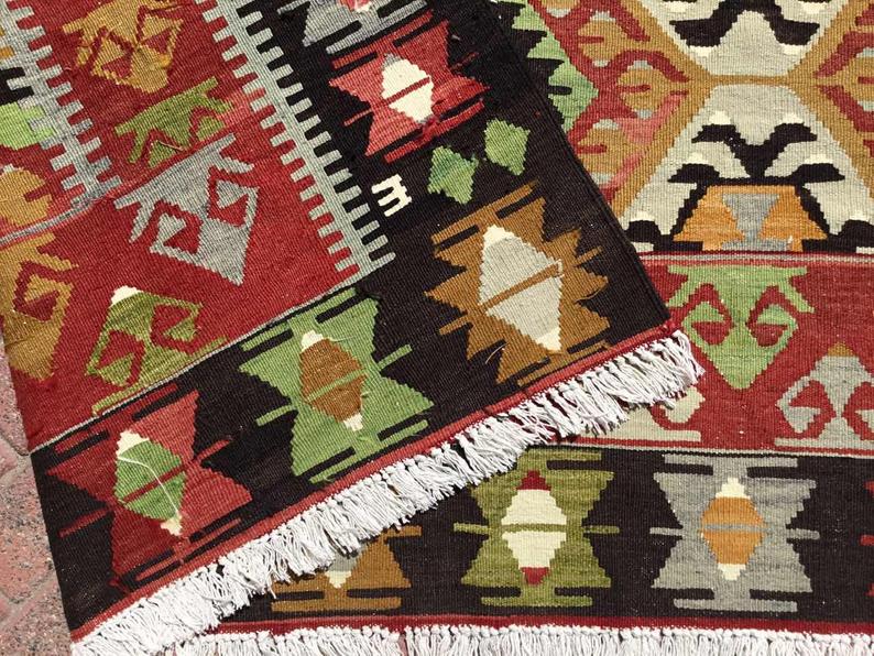 Vintage käsinkudottu Kilim-matto 267cm x 203cm Konya Turkey