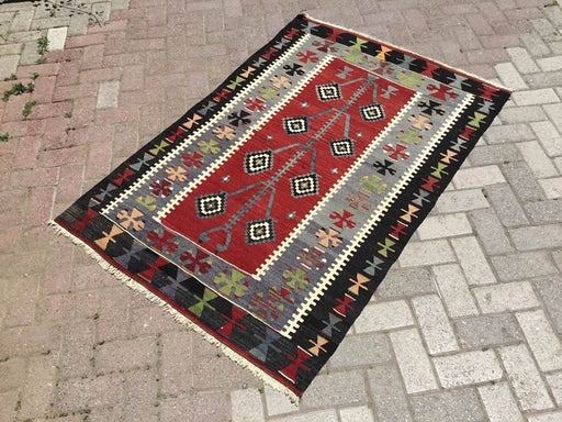 Vintage käsinkudottu matto 163cm x 112cm villapuuvilla