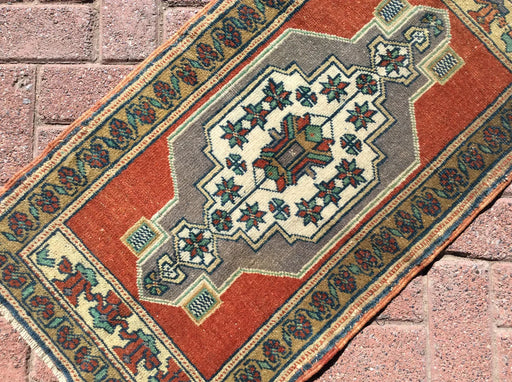 Vintage käsinkudottu turkkilainen kilim 99cm x 54cm