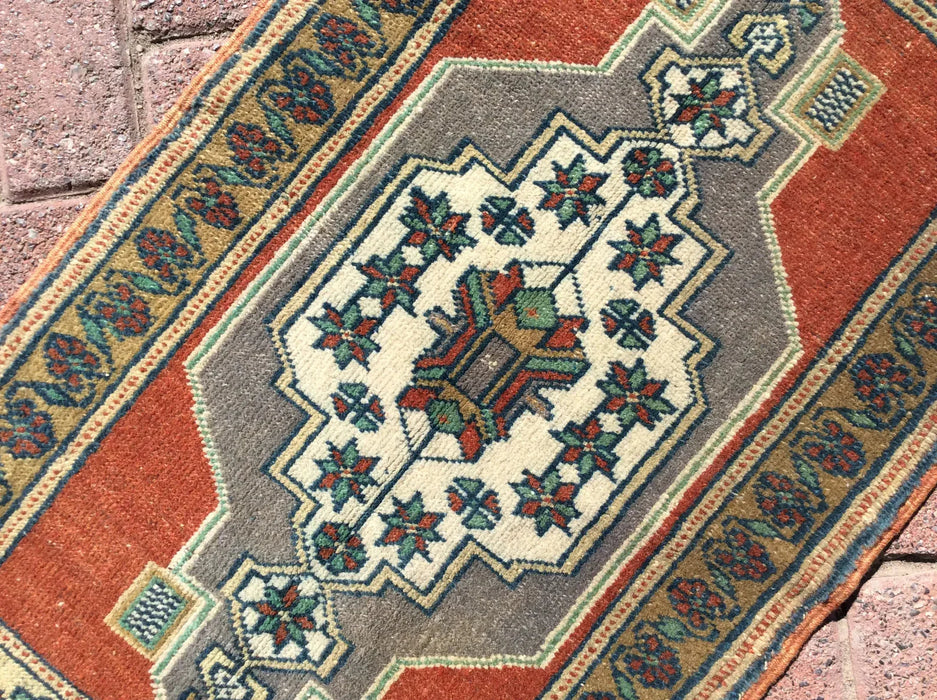 Vintage käsinkudottu turkkilainen kilim 99cm x 54cm