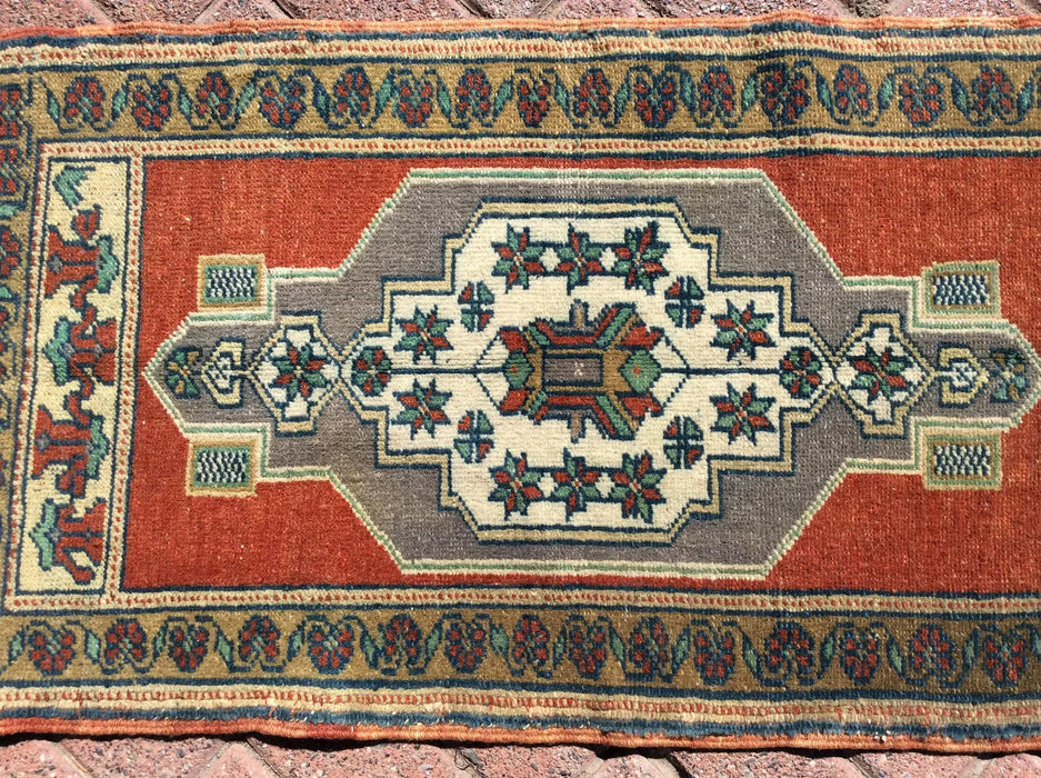 Vintage käsinkudottu turkkilainen kilim 99cm x 54cm