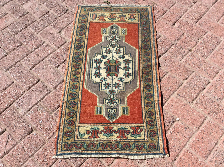 Vintage käsinkudottu turkkilainen kilim 99cm x 54cm