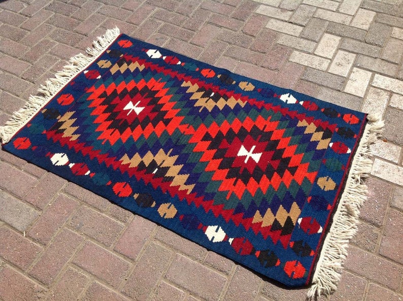 Vintage käsinkudottu turkkilainen matto 132cm x 86cm villapuuvilla