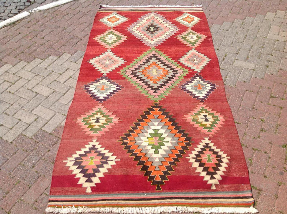 Vintage käsinkudottu turkkilainen matto 134cm x 269cm villapuuvilla