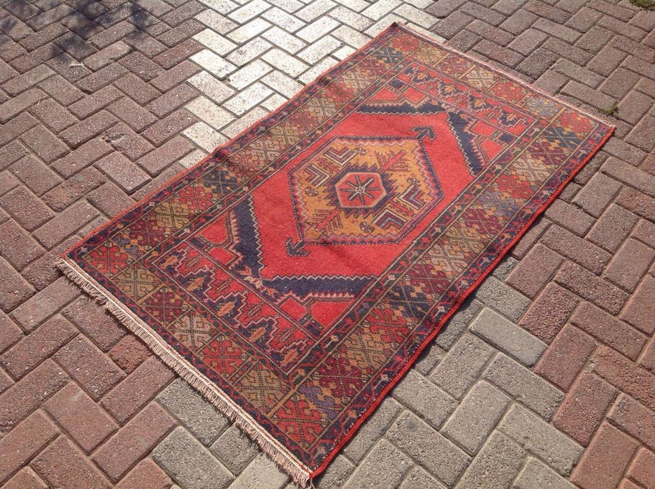 Vintage Handwoven Turkish Rug 167cm x 99cm #061