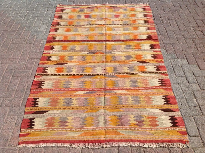 Vintage käsinkudottu turkkilainen matto 246cm x 149cm villapuuvilla