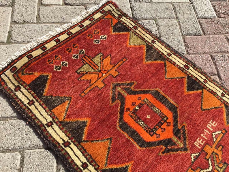 Vintage Handwoven Turkish Rug 87 cm x 60 cm Unique Design