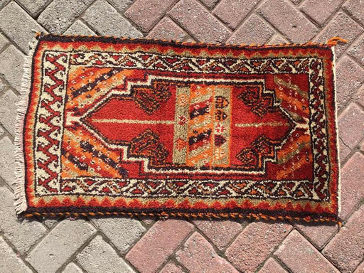 Vintage Handwoven Turkish Rug 92cm x 53cm #207