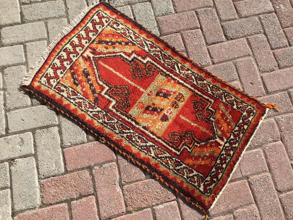 Vintage Handwoven Turkish Rug 92cm x 53cm #207
