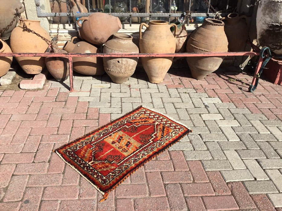 Vintage Handwoven Turkish Rug 92cm x 53cm #207