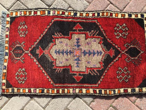 Vintage Handwoven Turkish Rug 94cm x 57cm Unique Design