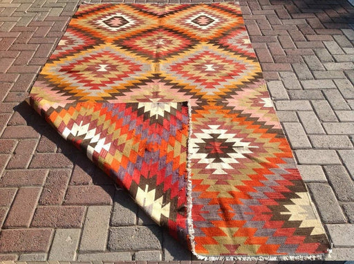 Vintage käsinkudottu villamatto 240 cm x 138,5 cm Keski-Turkki