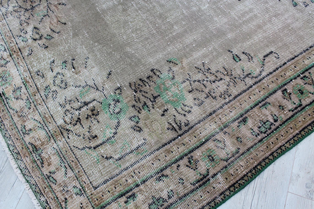 Vintage Isparta Turkish Rug 155 cm x 261 cm Hand-Knotted