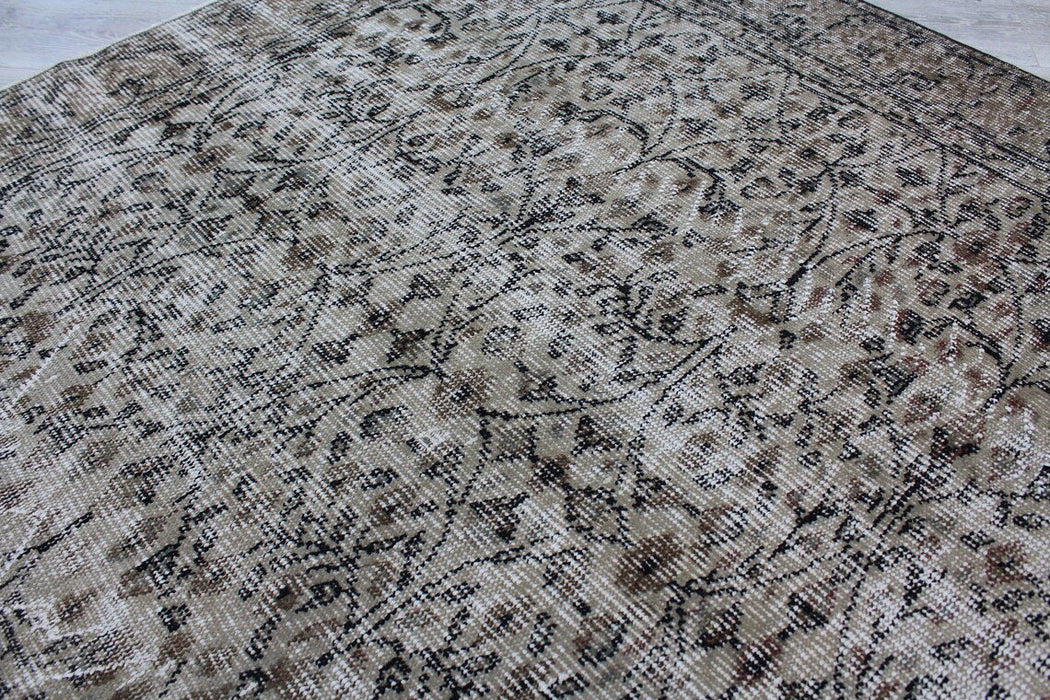 Vintage Isparta Turkish Rug 180cm x 265cm Hand-Knotted