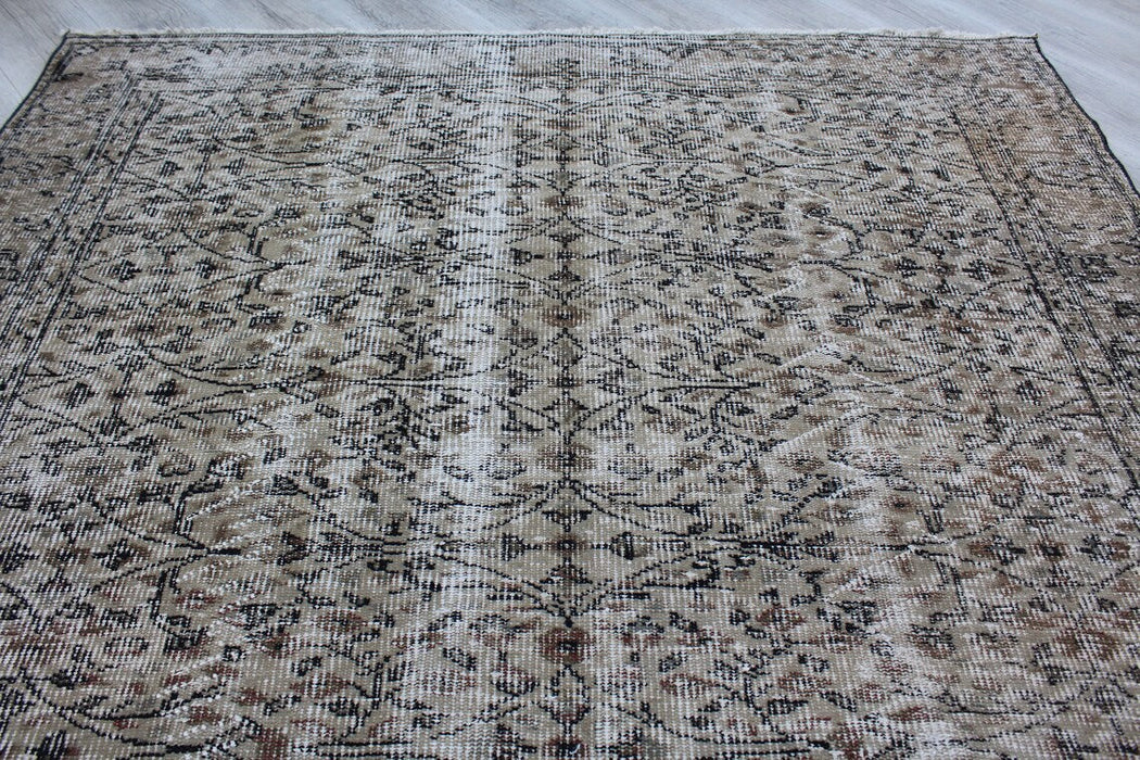 Vintage Isparta Turkish Rug 180cm x 265cm Hand-Knotted