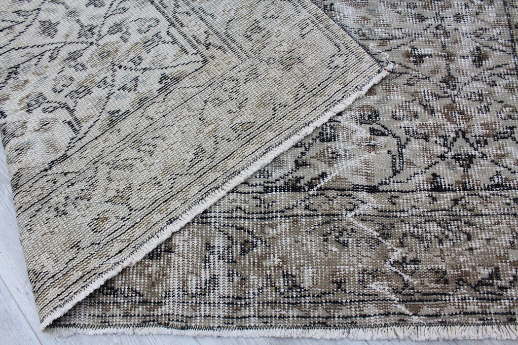 Vintage Isparta Turkish Rug 180cm x 265cm Hand-Knotted