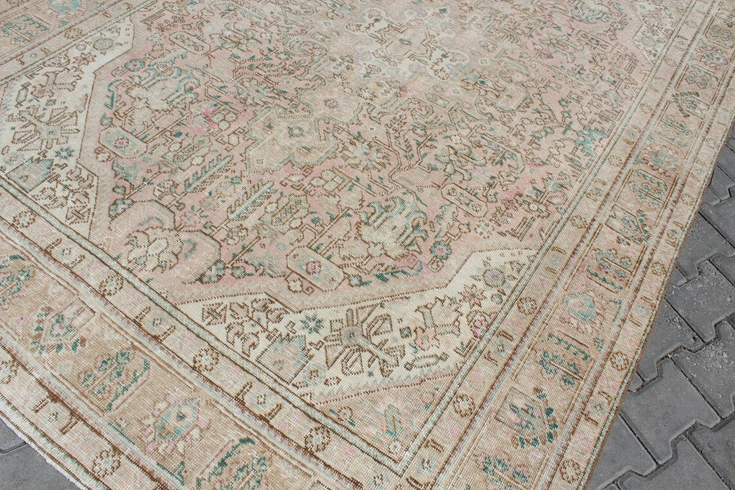 Vintage Isparta Turkish Rug 196cm x 279cm Hand-Knotted