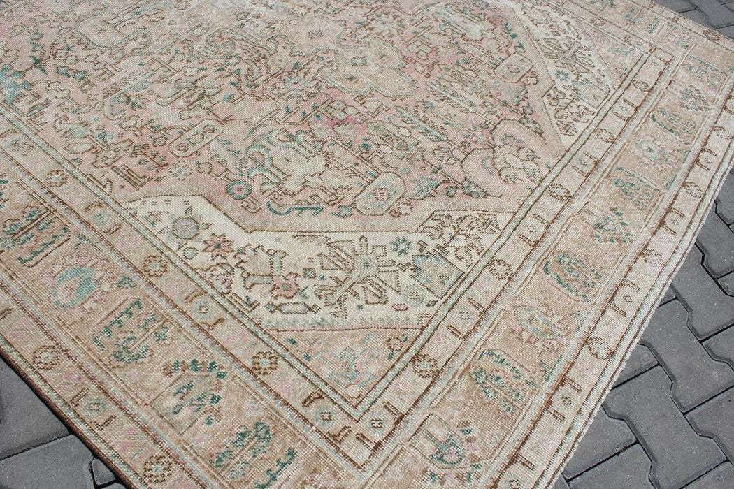Vintage Isparta Turkish Rug 196cm x 279cm Hand-Knotted