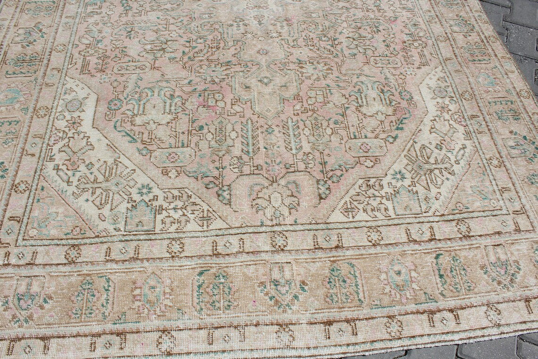 Vintage Isparta Turkish Rug 196cm x 279cm Hand-Knotted