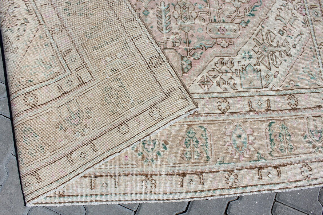 Vintage Isparta Turkish Rug 196cm x 279cm Hand-Knotted