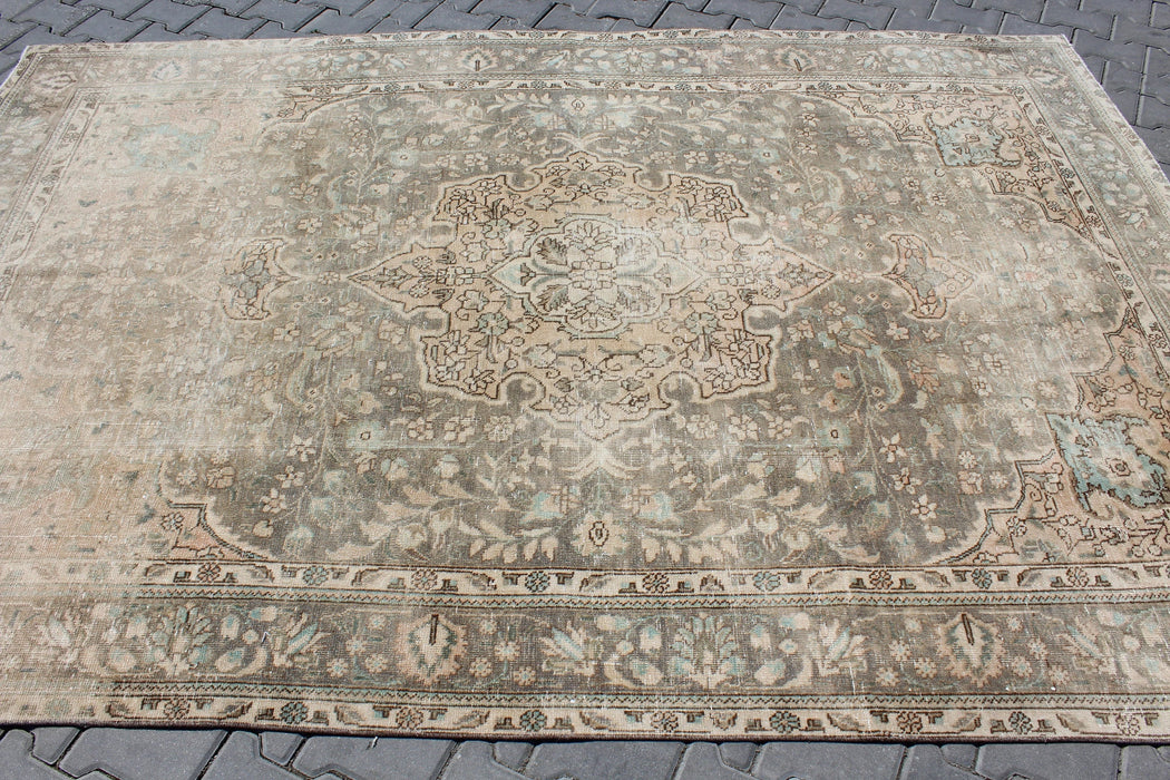 Vintage Isparta Turkish Rug 196cm x 293cm Hand-Knotted