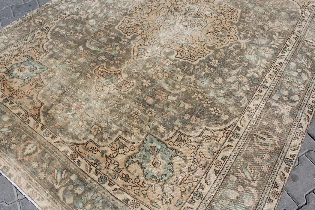 Vintage Isparta Turkish Rug 196cm x 293cm Hand-Knotted