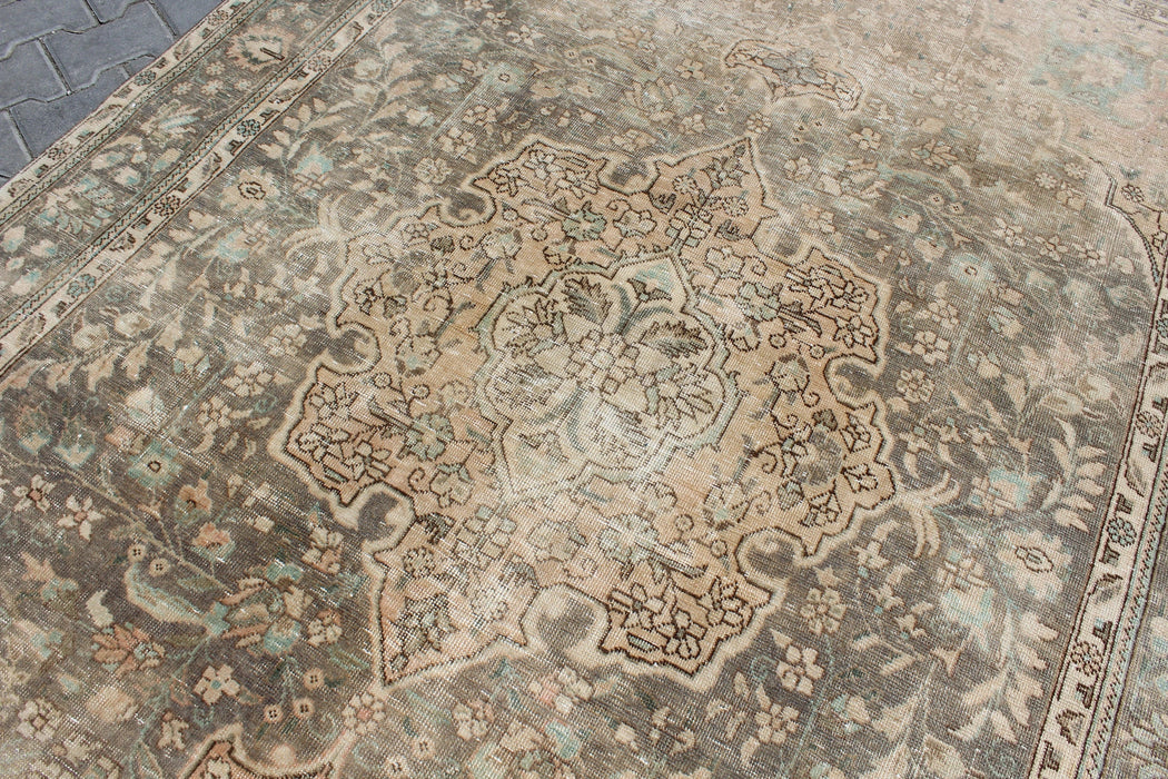 Vintage Isparta Turkish Rug 196cm x 293cm Hand-Knotted