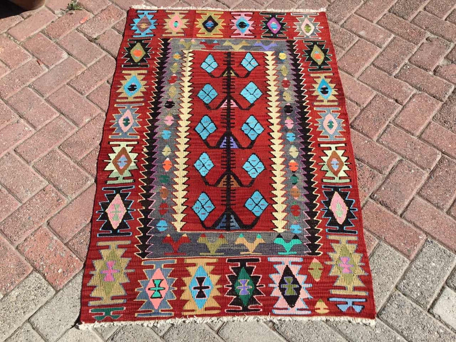 Vintage Kilim Rug 122cm x 85cm Western Turkey Handcrafted