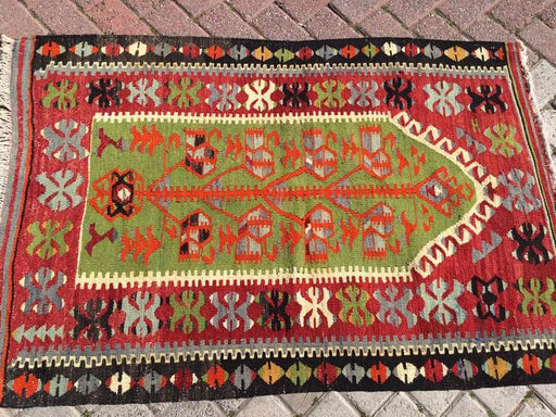 Vintage Kilim Rug 133cm x 90cm Made in Turkey