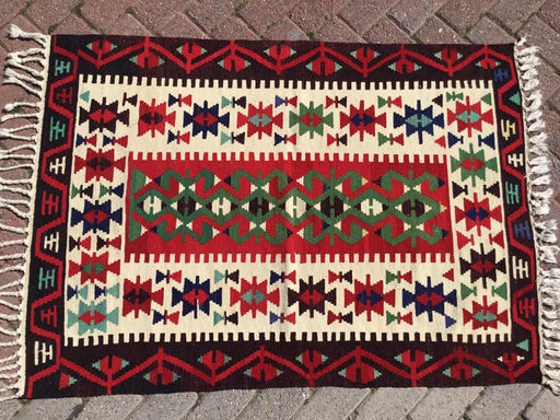 Vintage Kilim Rug 134cm x 95cm Made in Turkey