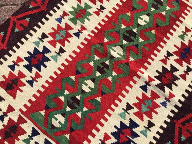 Vintage Kilim Rug 134cm x 95cm Made in Turkey