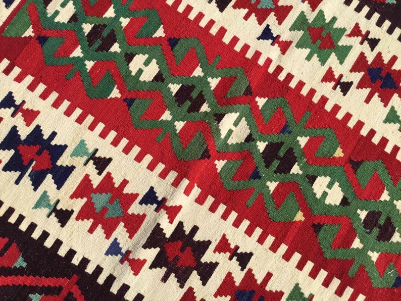 Vintage Kilim Rug 134cm x 95cm Made in Turkey