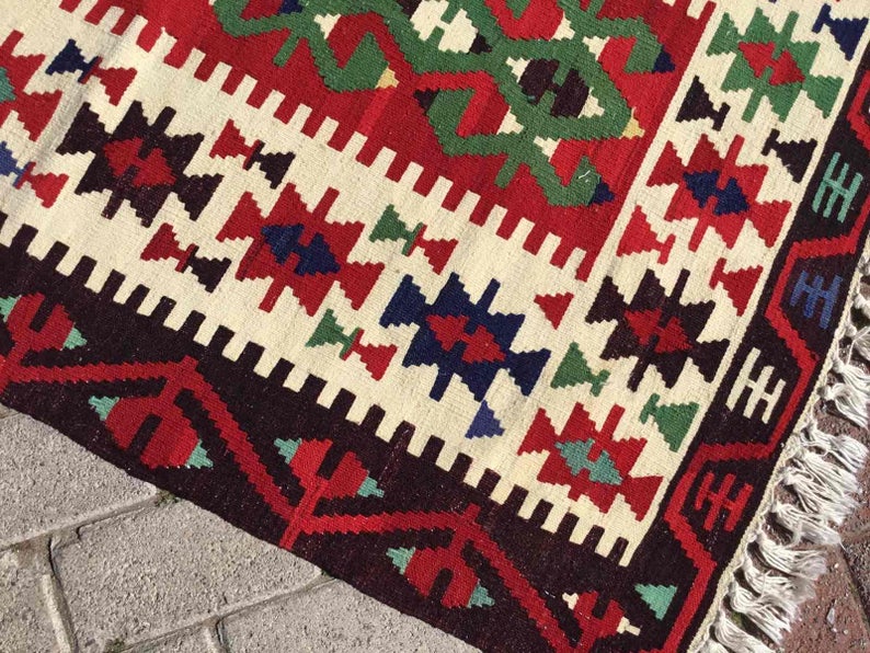 Vintage Kilim Rug 134cm x 95cm Made in Turkey