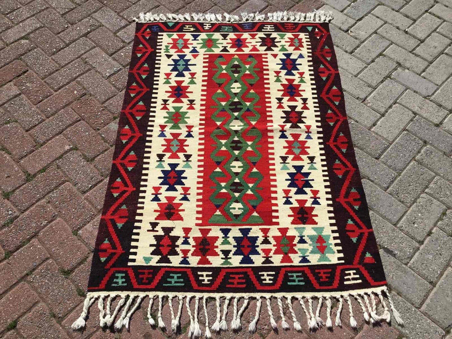 Vintage Kilim Rug 134cm x 95cm Made in Turkey