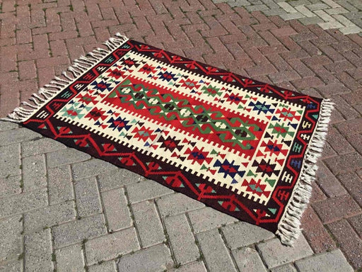 Vintage Kilim Rug 134cm x 95cm Made in Turkey