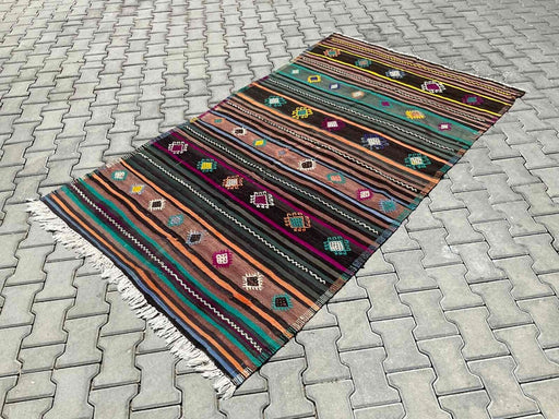 Tappeto Kilim vintage 236 x 135 cm fatto a mano in lana della Turchia occidentale