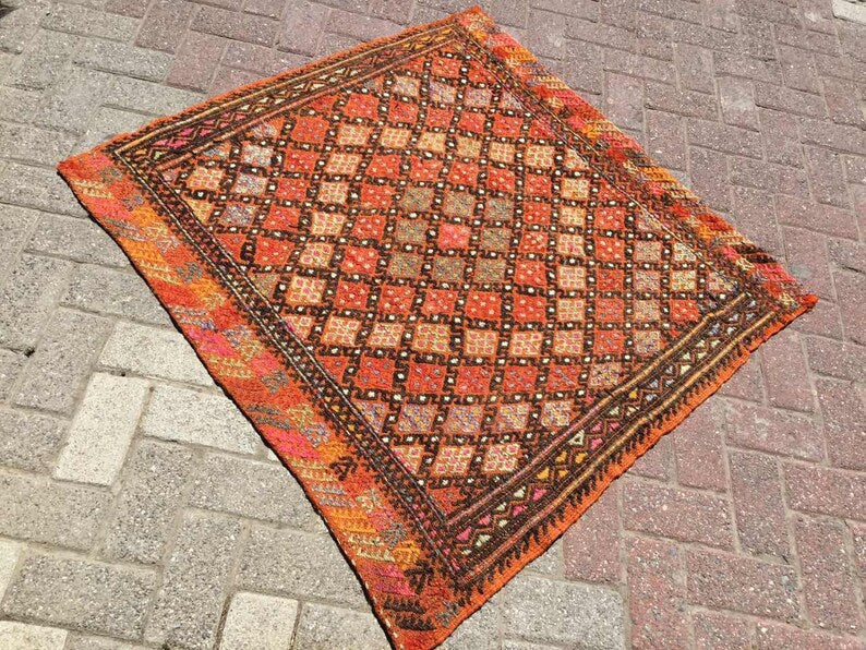 Vintage oranje tribal kelimkleed 116 x 110 cm uit Turkije