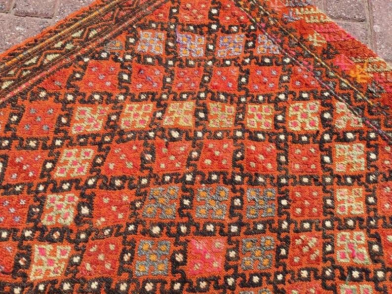 Vintage oranje tribal kelimkleed 116 x 110 cm uit Turkije