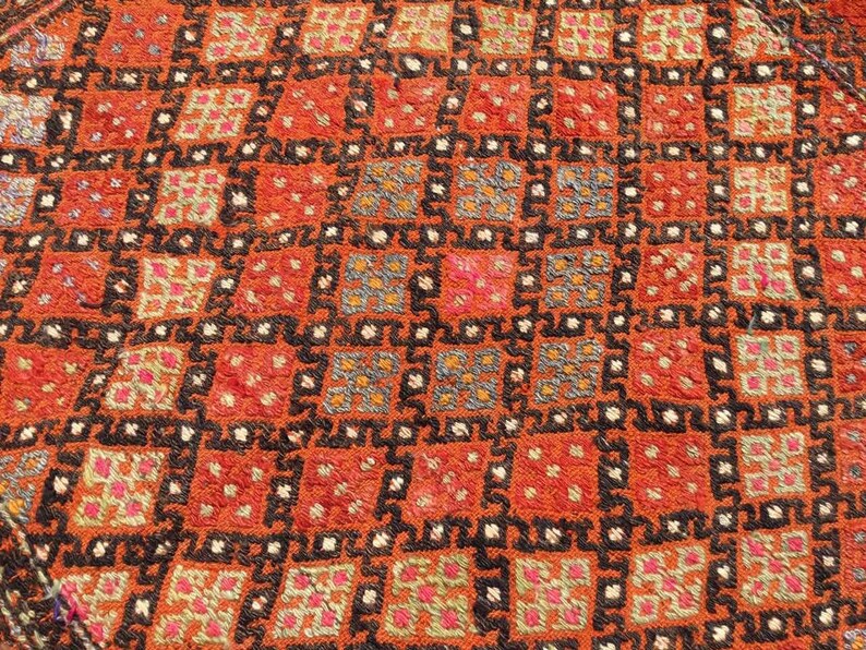 Vintage oranje tribal kelimkleed 116 x 110 cm uit Turkije