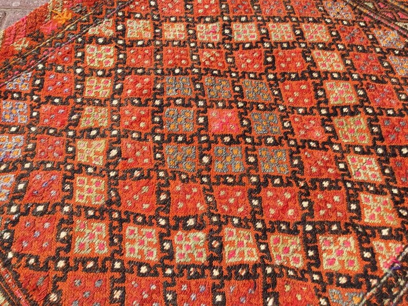 Vintage oranje tribal kelimkleed 116 x 110 cm uit Turkije